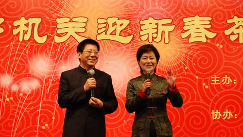 与鞠萍主持水利部春节晚会-2009.jpg